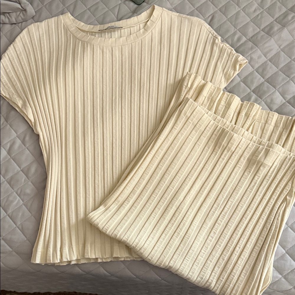 Zara Off-White Ribbed Knit Top